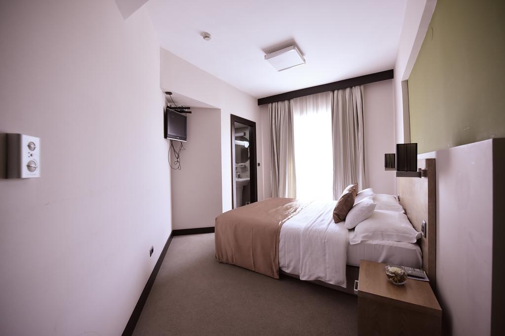 City Hotel Podgorica Habitación foto