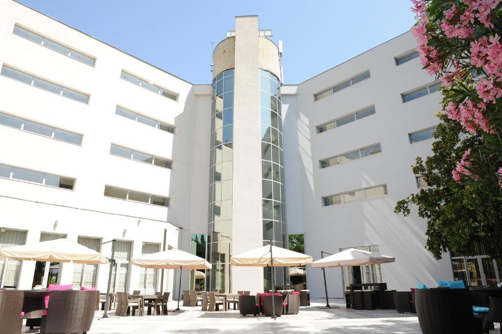 City Hotel Podgorica Exterior foto