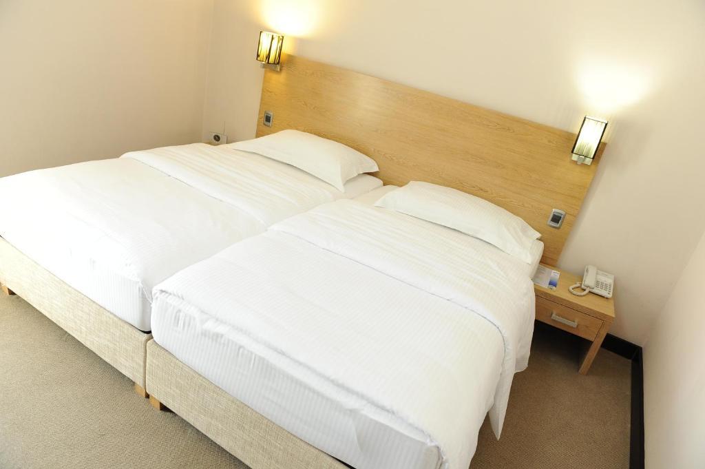 City Hotel Podgorica Habitación foto
