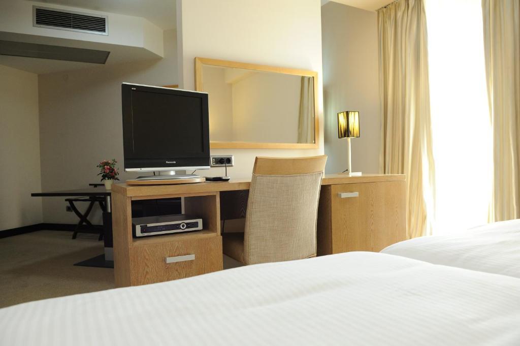 City Hotel Podgorica Habitación foto